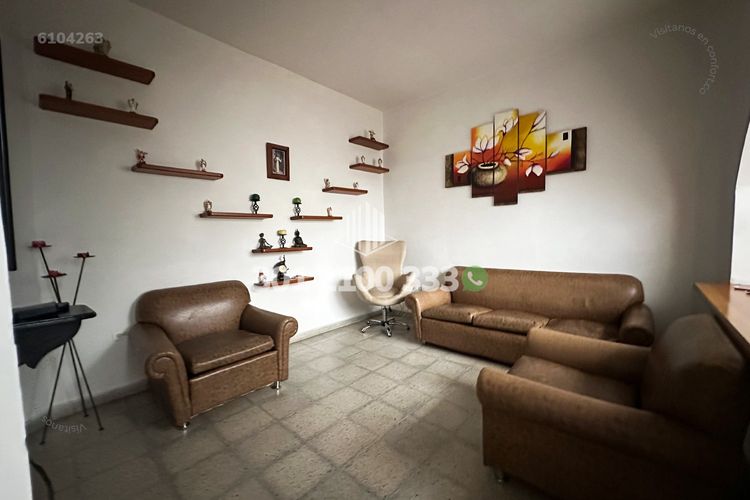Casa de 6 alcobas en venta en El Velodromo, Medellín, 250 m² · foto 2 de 24