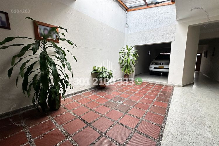 Casa de 6 alcobas en venta en El Velodromo, Medellín, 250 m² · foto 4 de 24