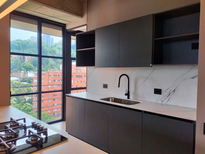 Apartamento de 2 alcobas en venta en El Poblado, Medellín, 101 m² · foto 7 de 19