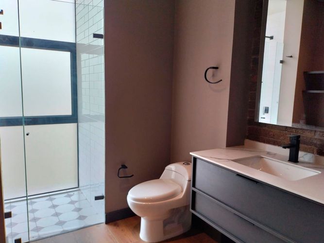 Apartamento de 2 alcobas en venta en El Poblado, Medellín, 101 m² · foto 18 de 19