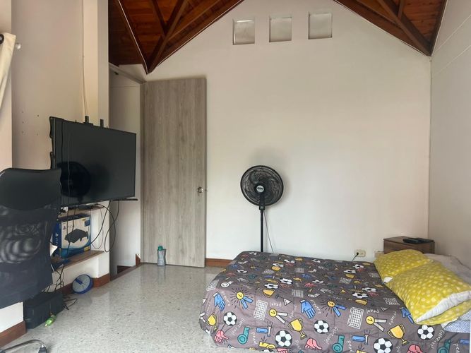 Casa de 4 alcobas en venta en El Poblado, Medellín, 217 m² · foto 9 de 18