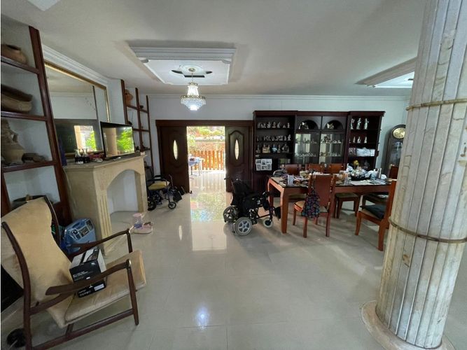Casa de 6 alcobas en venta en Lagos Del Cacique, Bucaramanga, 600 m² · foto 3 de 24