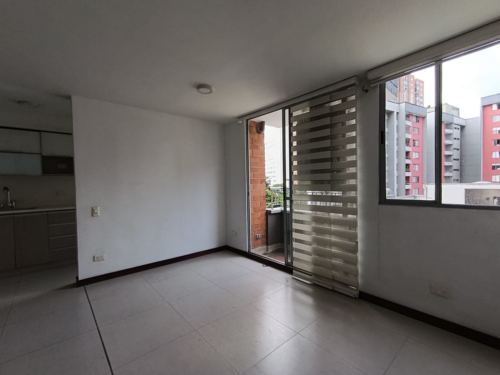 Apartamento en arriendo en Los Alcazares, Medellín · foto 4 de 15