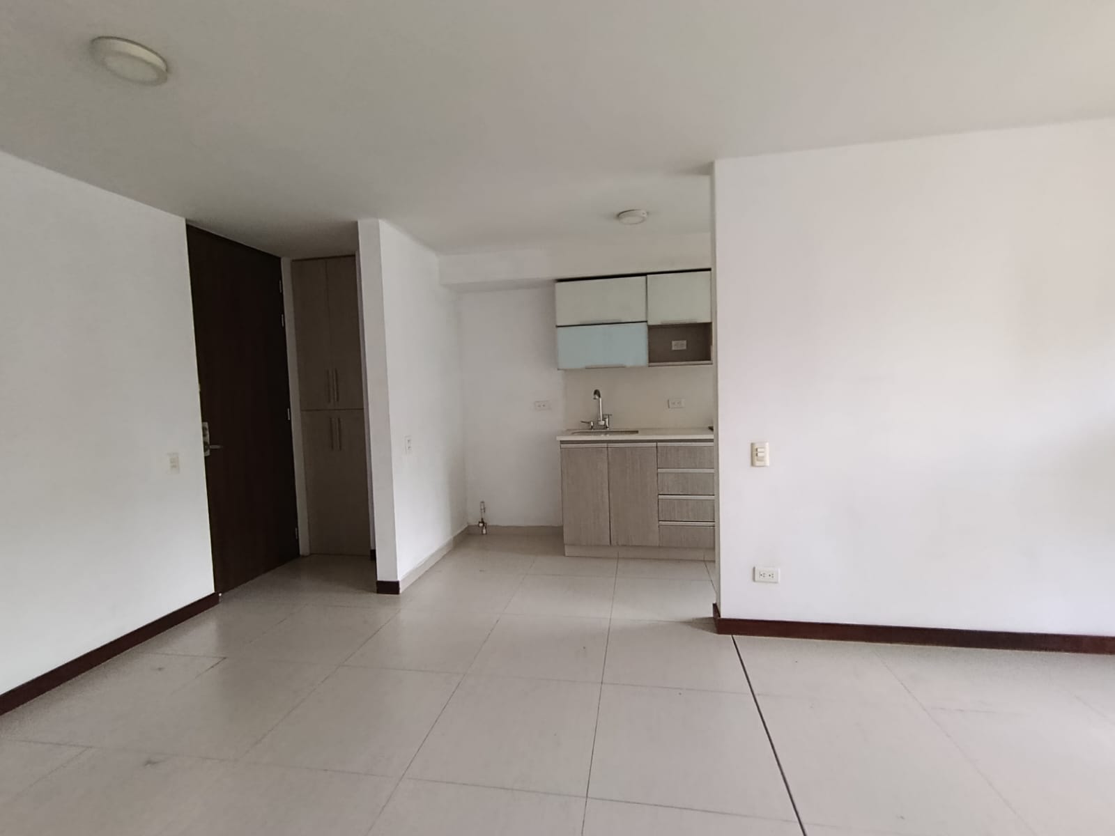 Apartamento en arriendo en Los Alcazares, Medellín · foto 5 de 15
