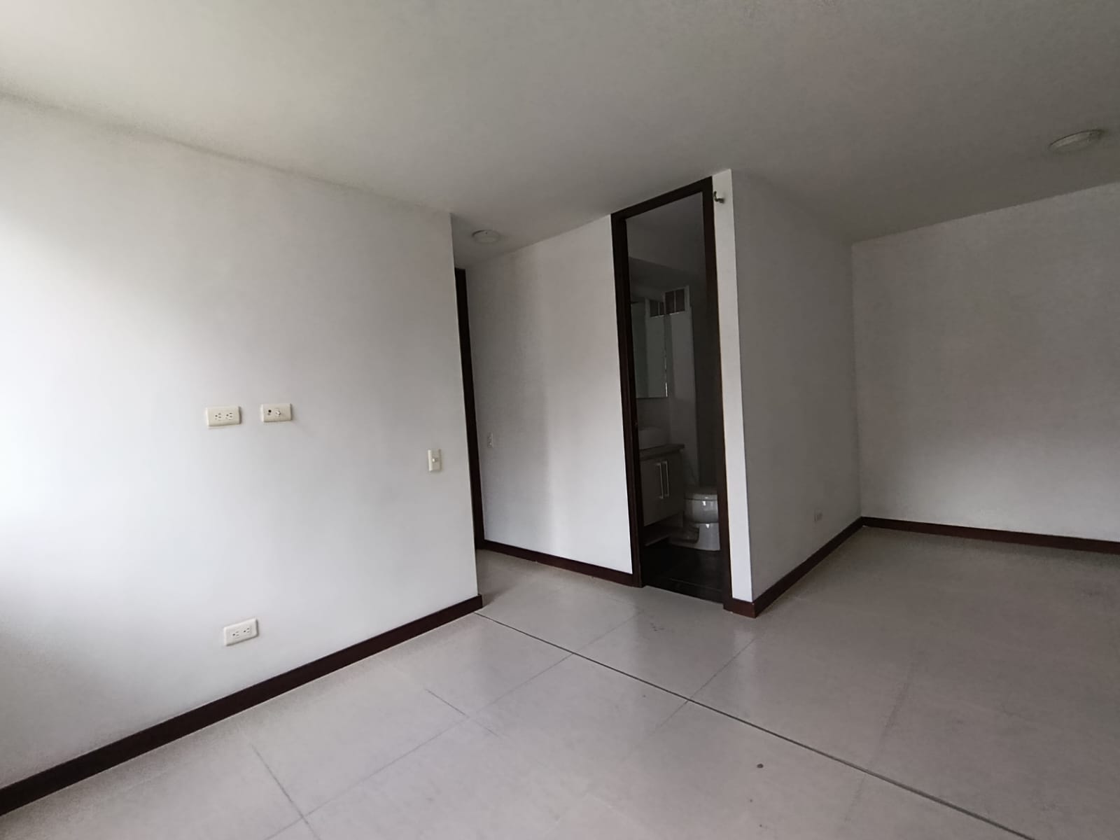 Apartamento en arriendo en Los Alcazares, Medellín · foto 8 de 15