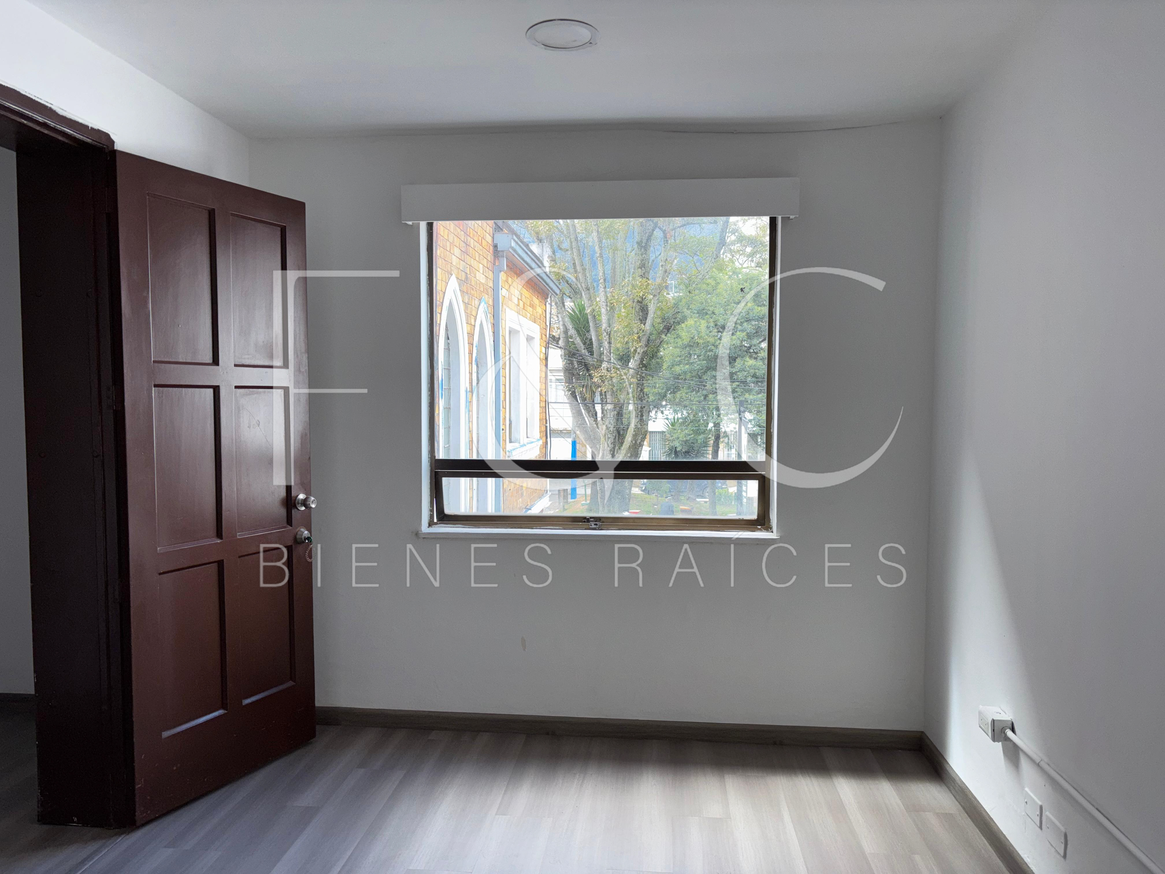 Casa en venta en Quinta Camacho, Bogotá · foto 3 de 19