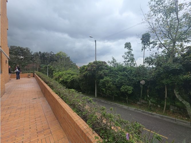 Apartamento de 3 alcobas en venta en Cerros De Suba, Bogotá, 192 m² · foto 3 de 24