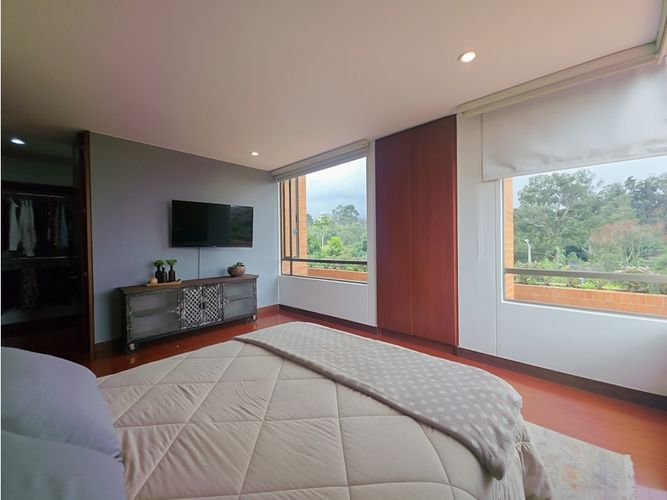 Apartamento de 3 alcobas en venta en Cerros De Suba, Bogotá, 192 m² · foto 12 de 24