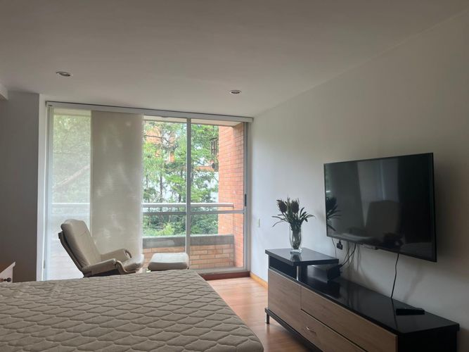 Apartamento en arriendo en Loma Benedictinos, Envigado, 120 m² · foto 3 de 16