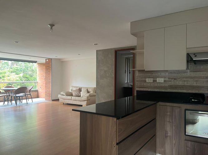 Apartamento en arriendo en Loma Benedictinos, Envigado, 120 m² · foto 2 de 16