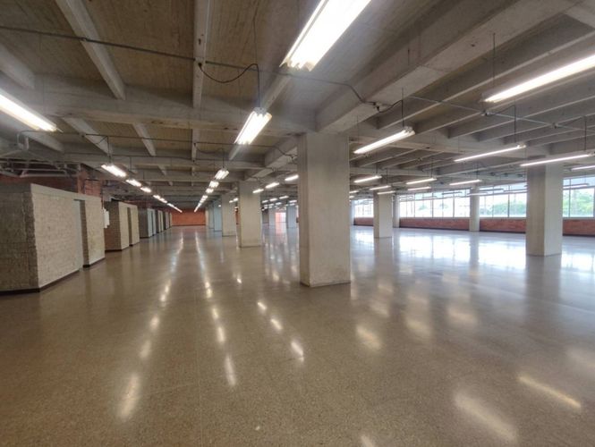 Oficina en arriendo en El Poblado, Medellín, 200 m² · foto 4 de 23
