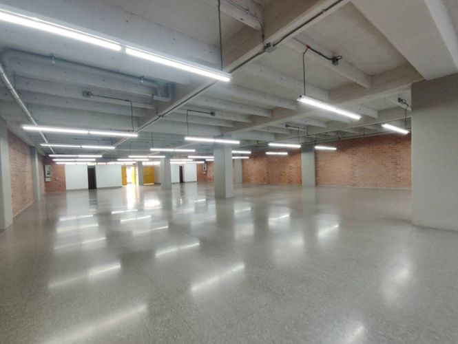 Oficina en arriendo en El Poblado, Medellín, 200 m² · foto 3 de 23