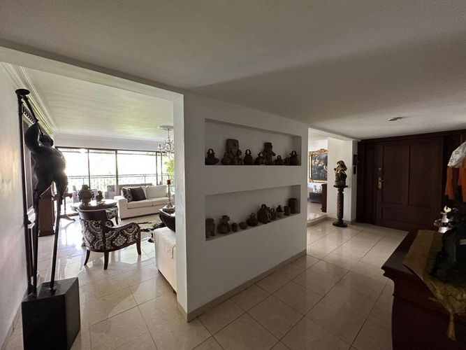 Apartamento de 4 alcobas en venta en Normandia, Cali, 259 m² · foto 11 de 14
