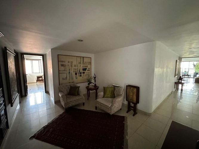 Apartamento de 4 alcobas en venta en Normandia, Cali, 259 m² · foto 13 de 14
