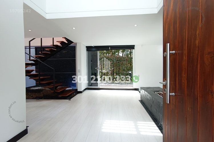 Casa de 3 alcobas en venta en Escobero, Envigado, 280 m² · foto 2 de 24