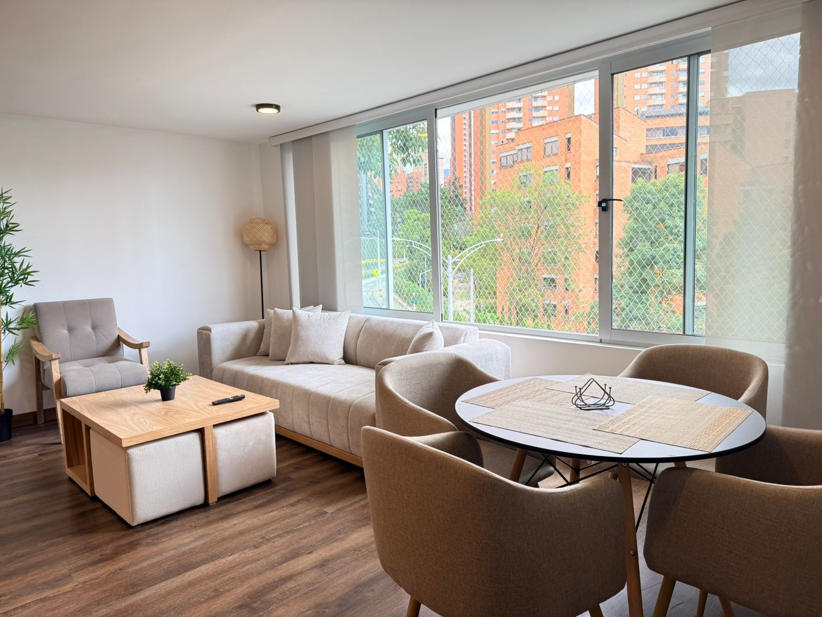Apartamento en arriendo en El Poblado, Medellín · foto 2 de 16
