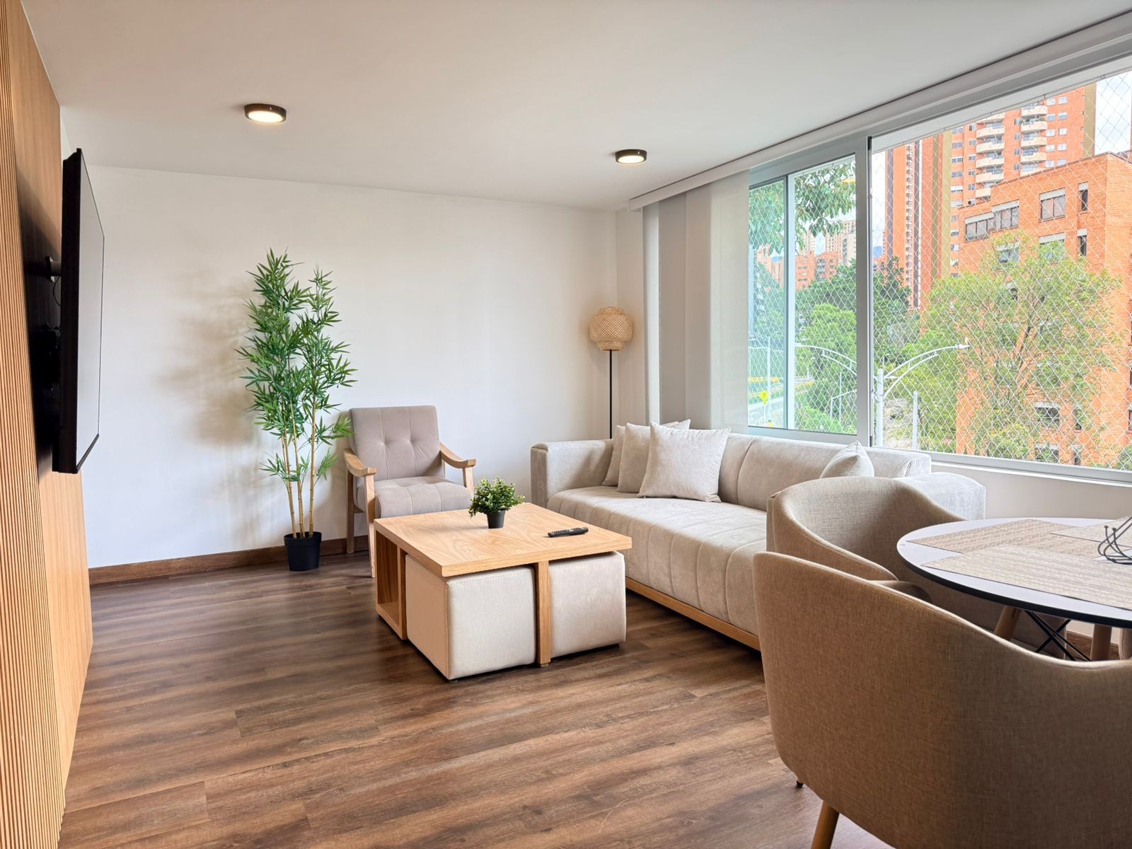 Apartamento en arriendo en El Poblado, Medellín · foto 3 de 16