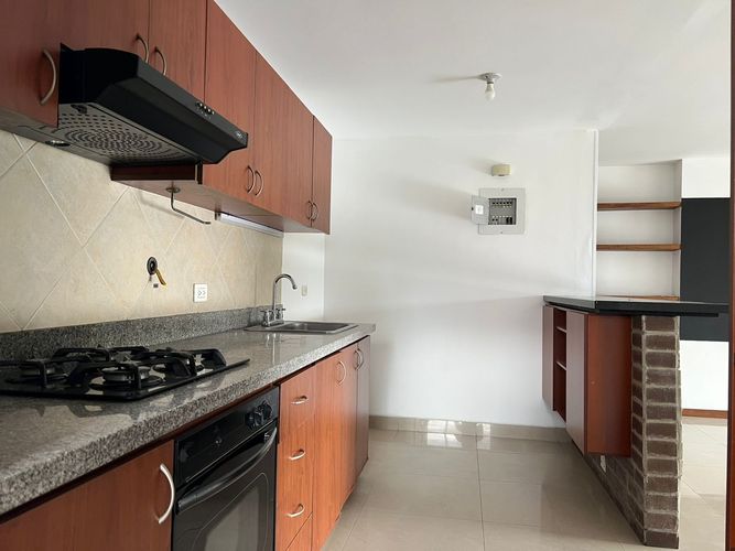 Apartamento de 3 alcobas en arriendo en El Poblado, Medellín, 136 m² · foto 3 de 18
