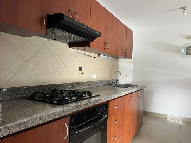 Apartamento de 3 alcobas en arriendo en El Poblado, Medellín, 136 m² · foto 4 de 18