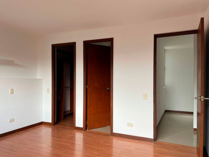 Apartamento de 3 alcobas en arriendo en El Poblado, Medellín, 136 m² · foto 10 de 18