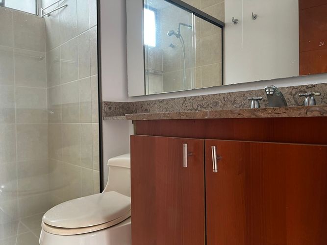Apartamento de 3 alcobas en arriendo en El Poblado, Medellín, 136 m² · foto 16 de 18