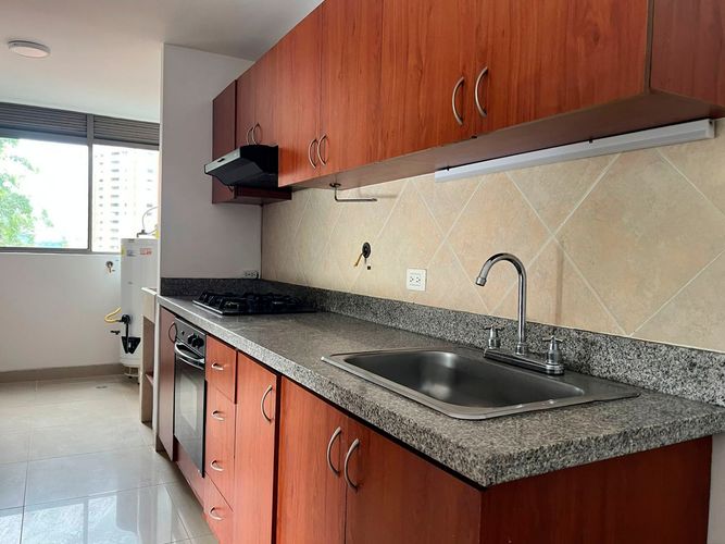 Apartamento de 3 alcobas en arriendo en El Poblado, Medellín, 136 m² · foto 5 de 18