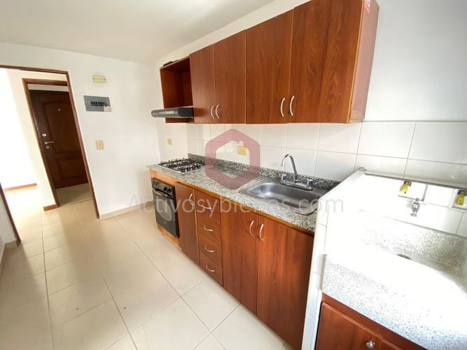 Apartamento de 3 alcobas en arriendo en Loma De Los Bernal, Medellín, 70 m² · foto 2 de 22
