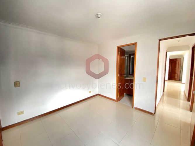 Apartamento de 3 alcobas en arriendo en Loma De Los Bernal, Medellín, 70 m² · foto 13 de 22