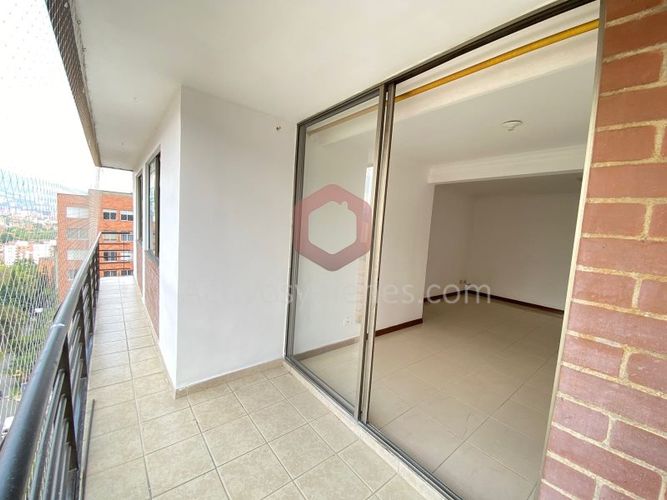 Apartamento de 3 alcobas en arriendo en Loma De Los Bernal, Medellín, 70 m² · foto 17 de 22