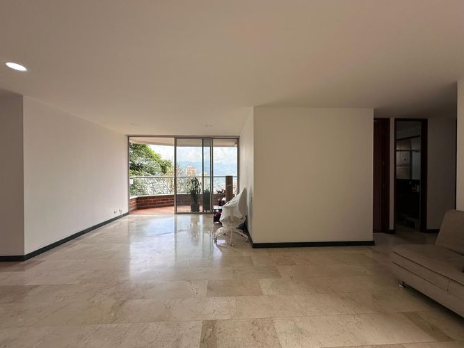 Apartamento en arriendo en El Poblado, Medellín · foto 2 de 17