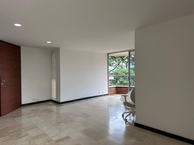 Apartamento en arriendo en El Poblado, Medellín · foto 3 de 17
