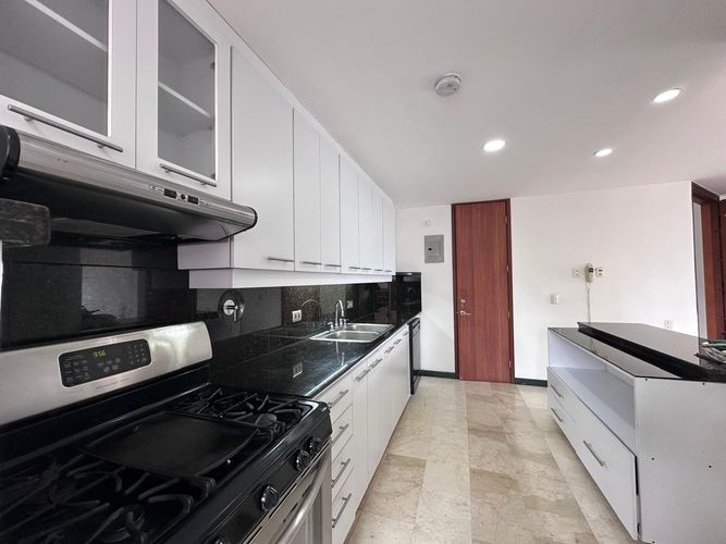 Apartamento en arriendo en El Poblado, Medellín · foto 5 de 17