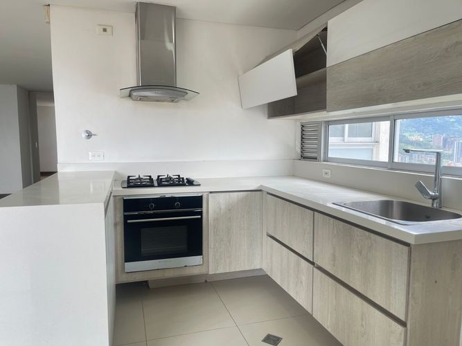 Apartamento de 3 alcobas en arriendo en Vegas De La Doctora, Sabaneta, 110 m² · foto 3 de 19