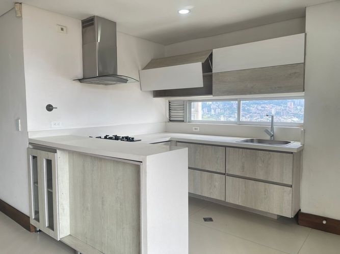 Apartamento de 3 alcobas en arriendo en Vegas De La Doctora, Sabaneta, 110 m² · foto 2 de 19