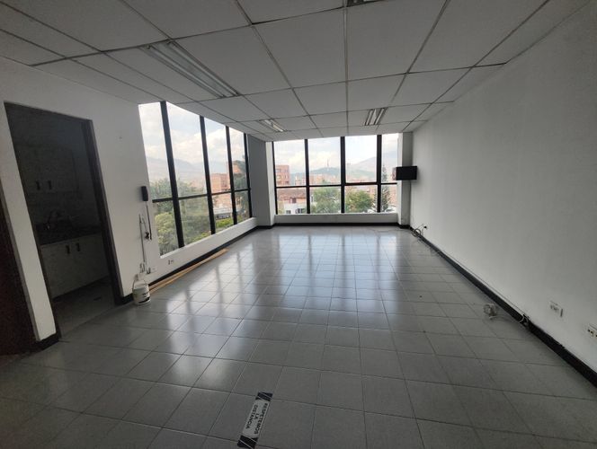 Oficina en arriendo en Laureles, Medellín, 35 m² · foto 2 de 10