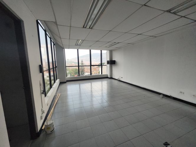 Oficina en arriendo en Laureles, Medellín, 35 m² · foto 3 de 10