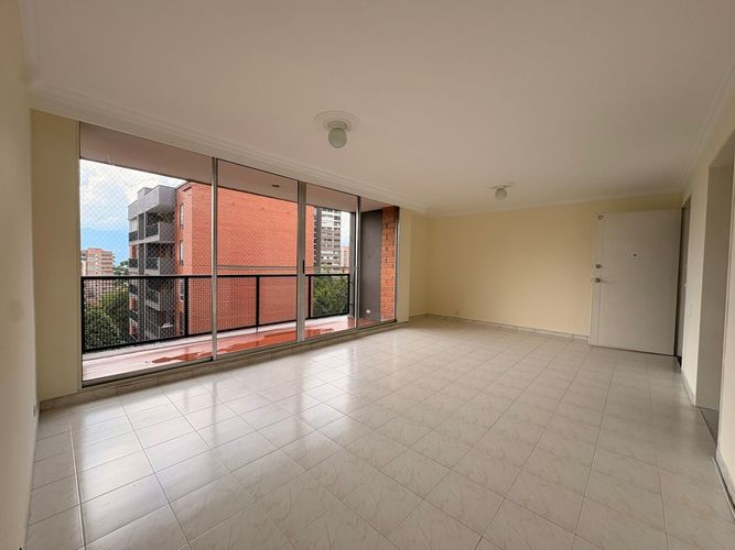 Apartamento en venta en El Poblado, Medellín · foto 2 de 14