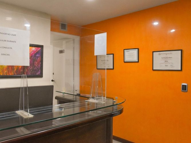Consultorio en venta en El Poblado, Medellín, 32 m² · foto 2 de 8