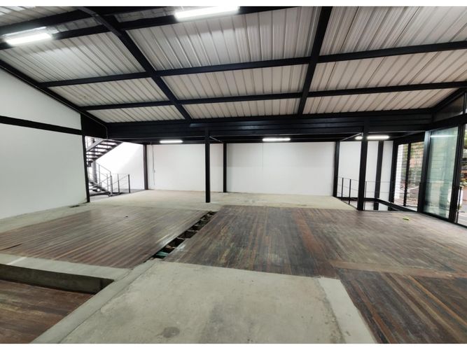Local en arriendo en Laureles, Medellín, 427 m² · foto 3 de 22