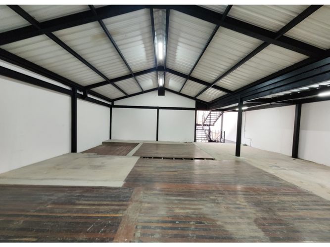 Local en arriendo en Laureles, Medellín, 427 m² · foto 4 de 22