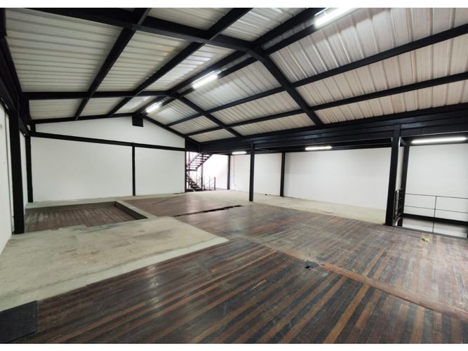 Local en arriendo en Laureles, Medellín, 427 m² · foto 5 de 22
