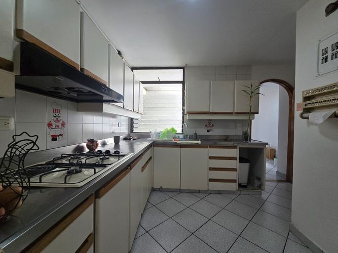 Apartamento de 3 alcobas en venta en Belén, Medellín, 133 m² · foto 7 de 18