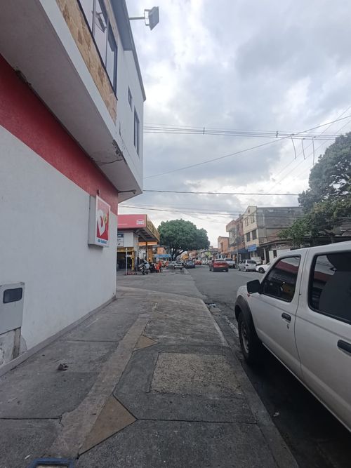 Casa de 5 alcobas en venta en Bretaña, Cali, 178 m² · foto 8 de 8