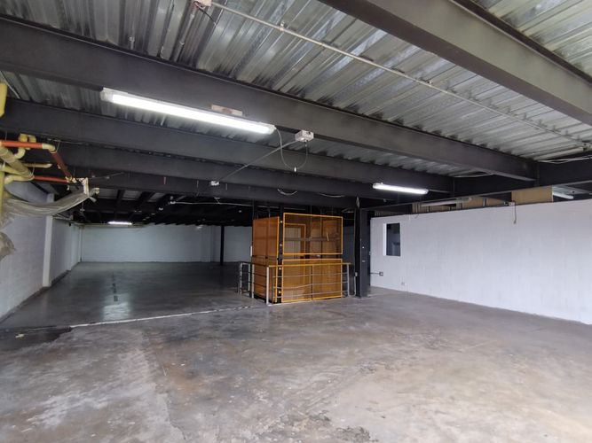 Bodega en arriendo en Monteazul, Sabaneta, 1180 m² · foto 5 de 9