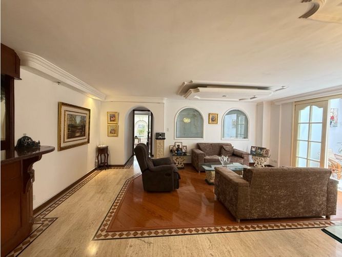 Apartamento de 3 alcobas en venta en Santa Bibiana, Bogotá, 214 m² · foto 2 de 18