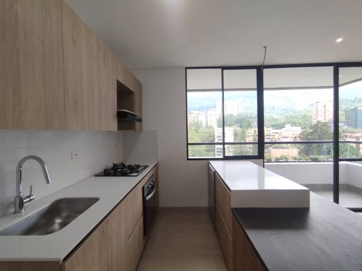 Apartamento en arriendo en El Poblado, Medellín · foto 2 de 16