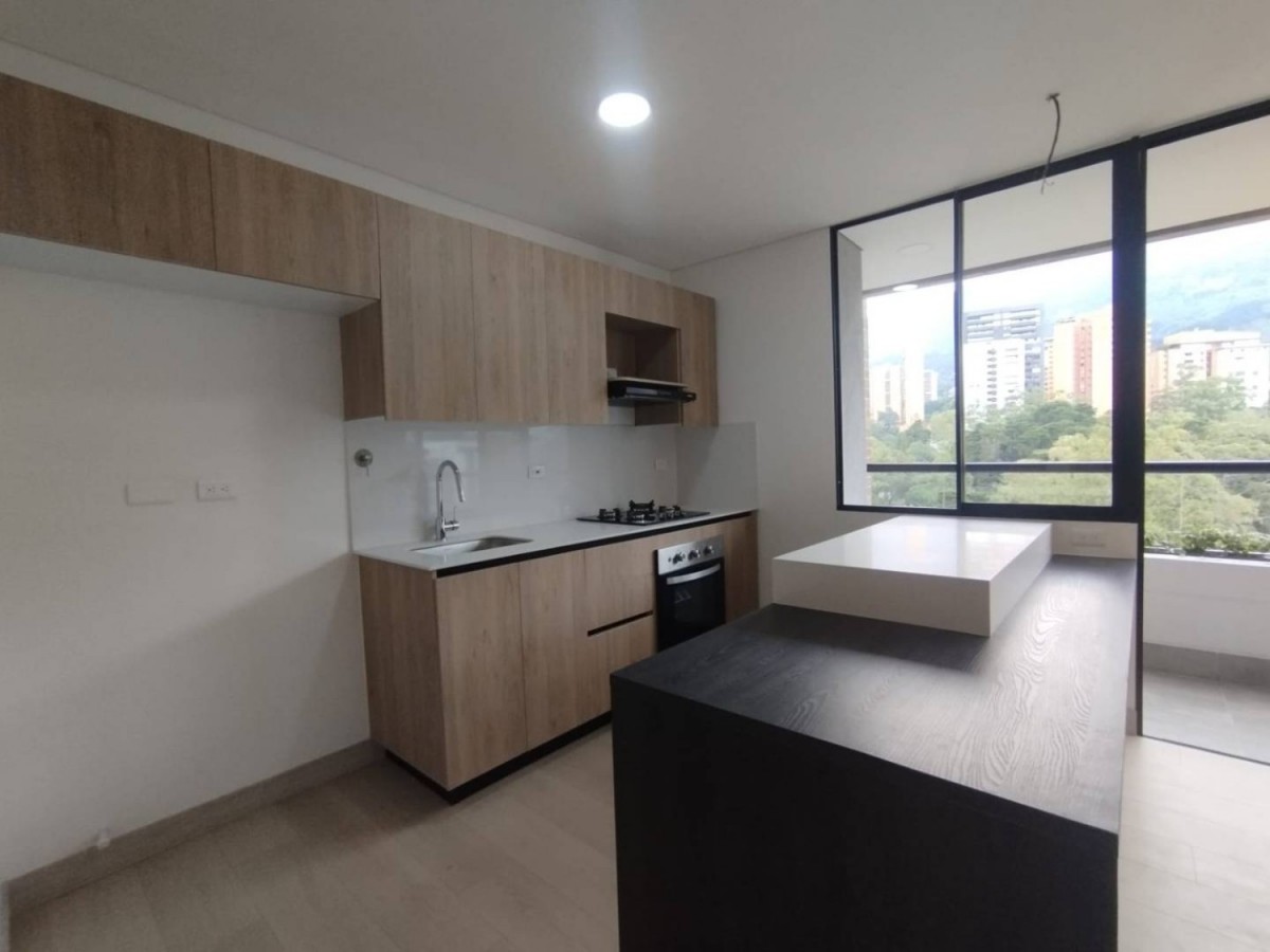 Apartamento en arriendo en El Poblado, Medellín · foto 3 de 16