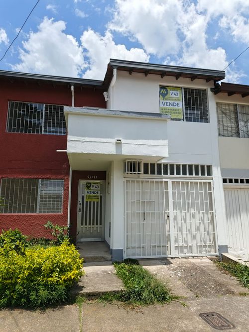 Casa de 3 alcobas en venta en Santa Mónica, Medellín, 165 m² · foto 2 de 24