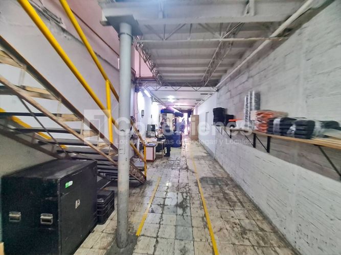 Bodega en arriendo en Colombia, Medellín, 926 m² · foto 2 de 5