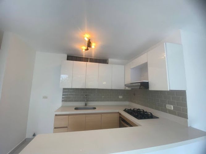 Apartamento de 3 alcobas en arriendo en Castropol, Medellín, 74 m² · foto 4 de 24